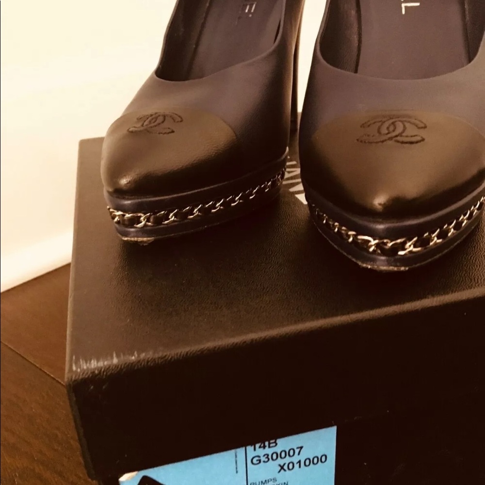 Chanel heels size 40 navy blue/black/silver chain - Picture 2 of 7